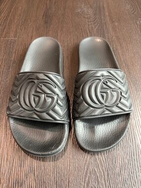 Gucci Black Matelasse GG Logo Slide Sandals